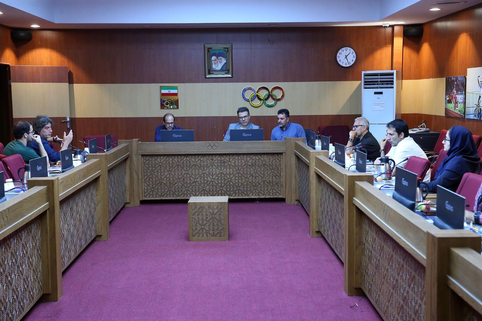 بررسی علمی برنامه های تمرینی رشته های اعزامی/ برگزاری دوره آموزشی سامانه ADEL ویژه مربیان