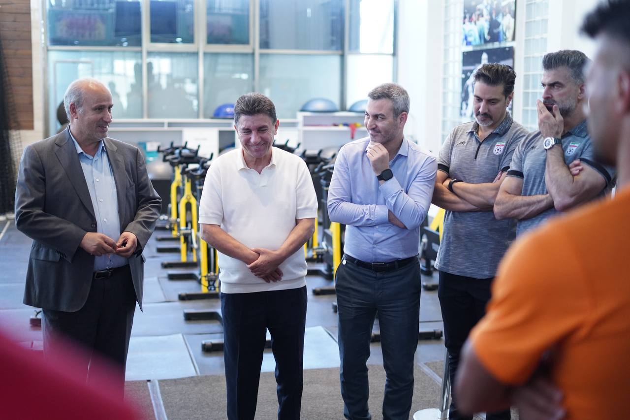 تاج: همدلی این تیم بی‌نظیر است/ زیر پرچم «ایران» از فوتبال کشور دفاع کنید