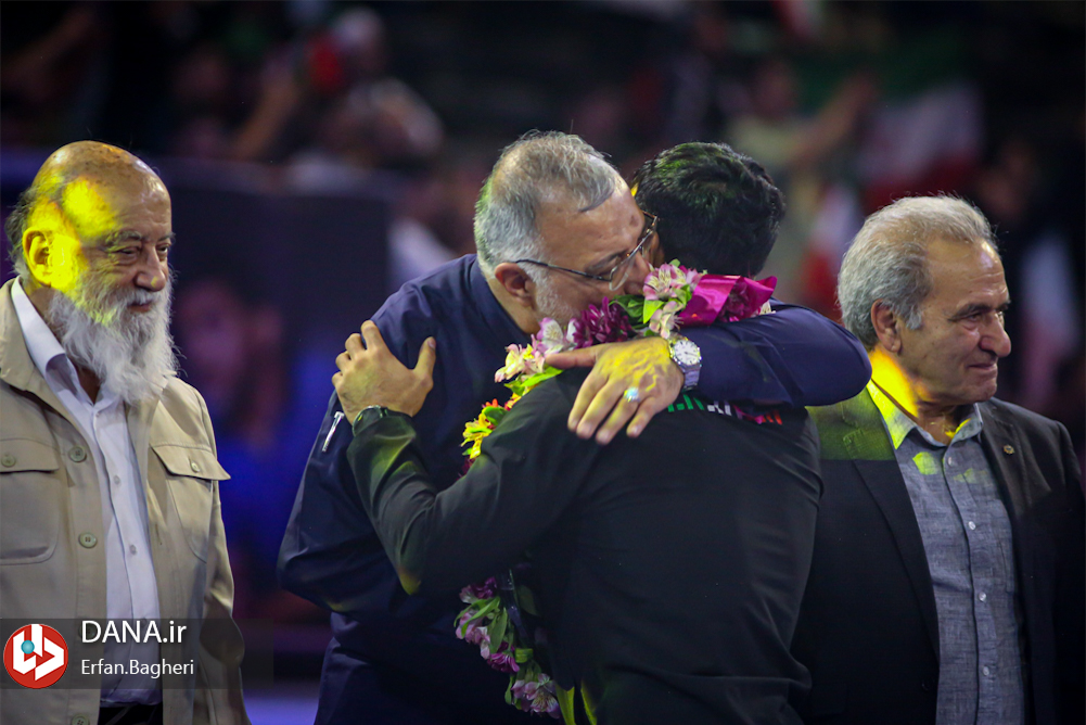 تجلیل از ملی پوشان کشتی در ورزشگاه آزادی