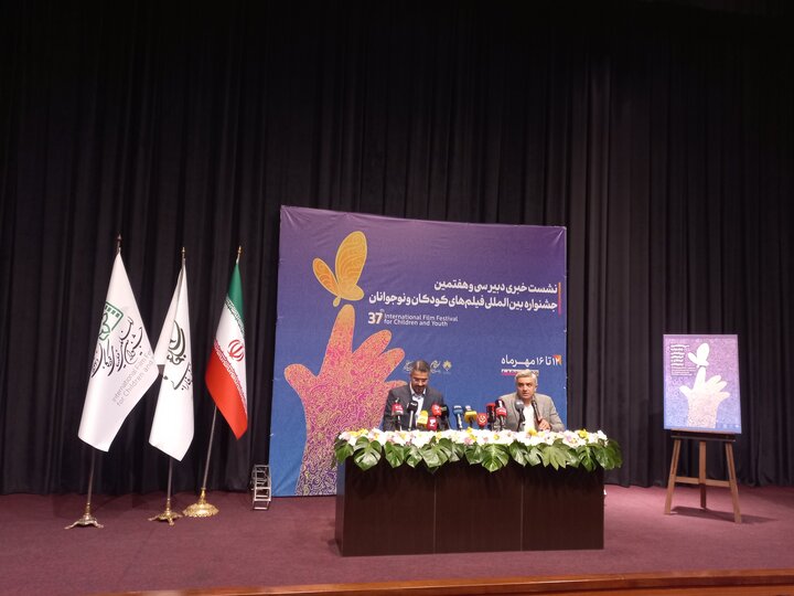 تجلیل از زهره شکوفنده و عمو پورنگ/ در دنیای امروز نباید کودک و نوجوان را کنار هم قرار داد