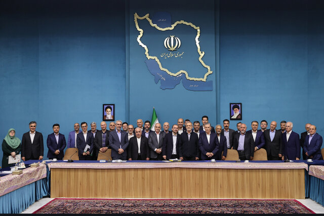 پزشکیان: از کمک بخش خصوصی برای اصلاحات اقتصادی استقبال و حمایت می‌کنیم