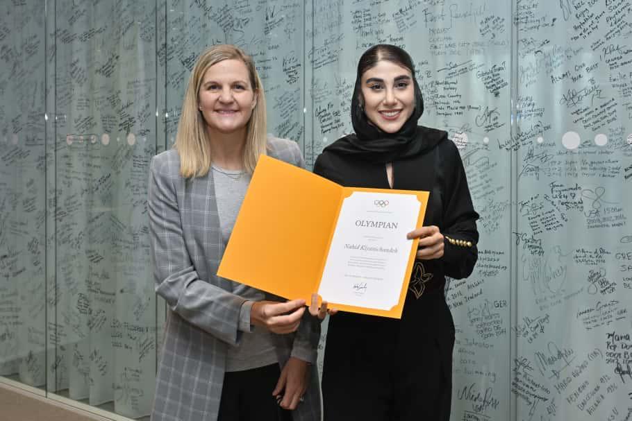 دیدار دختر المپیکی تکواندو ایران با کاونتری/ امضای دیوار المپیک توسط کیانی در لوزان