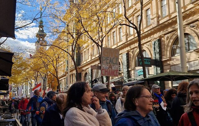 اعتراضات در وین علیه جنگ اوکراین و سیاست‌های اتحادیه اروپا