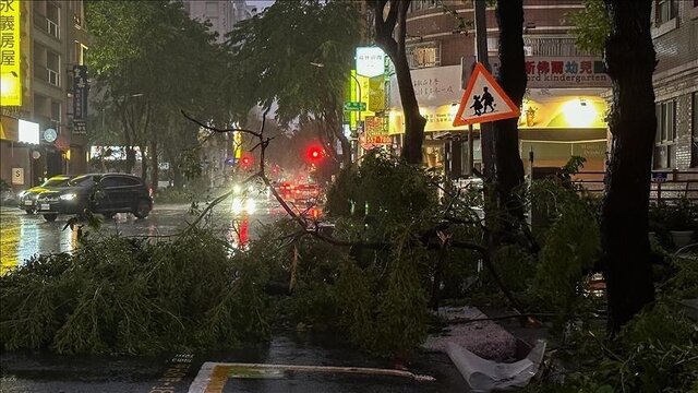 طوفان در فیلیپین ۱۰ کشته و مفقود برجای گذاشت