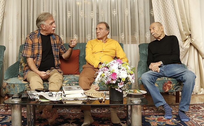 مدیران خانه سینما به عیادت «علی نصیریان» رفتند/دلتنگی آقای بازیگر برای تقوایی و مهرجویی