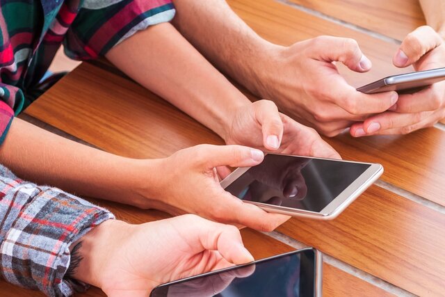 موبایل؛ قاتل خاموش تمرکز دانش‌آموزان/ زنگ خطر افت تحصیلی در مدارس به صدا درآمد