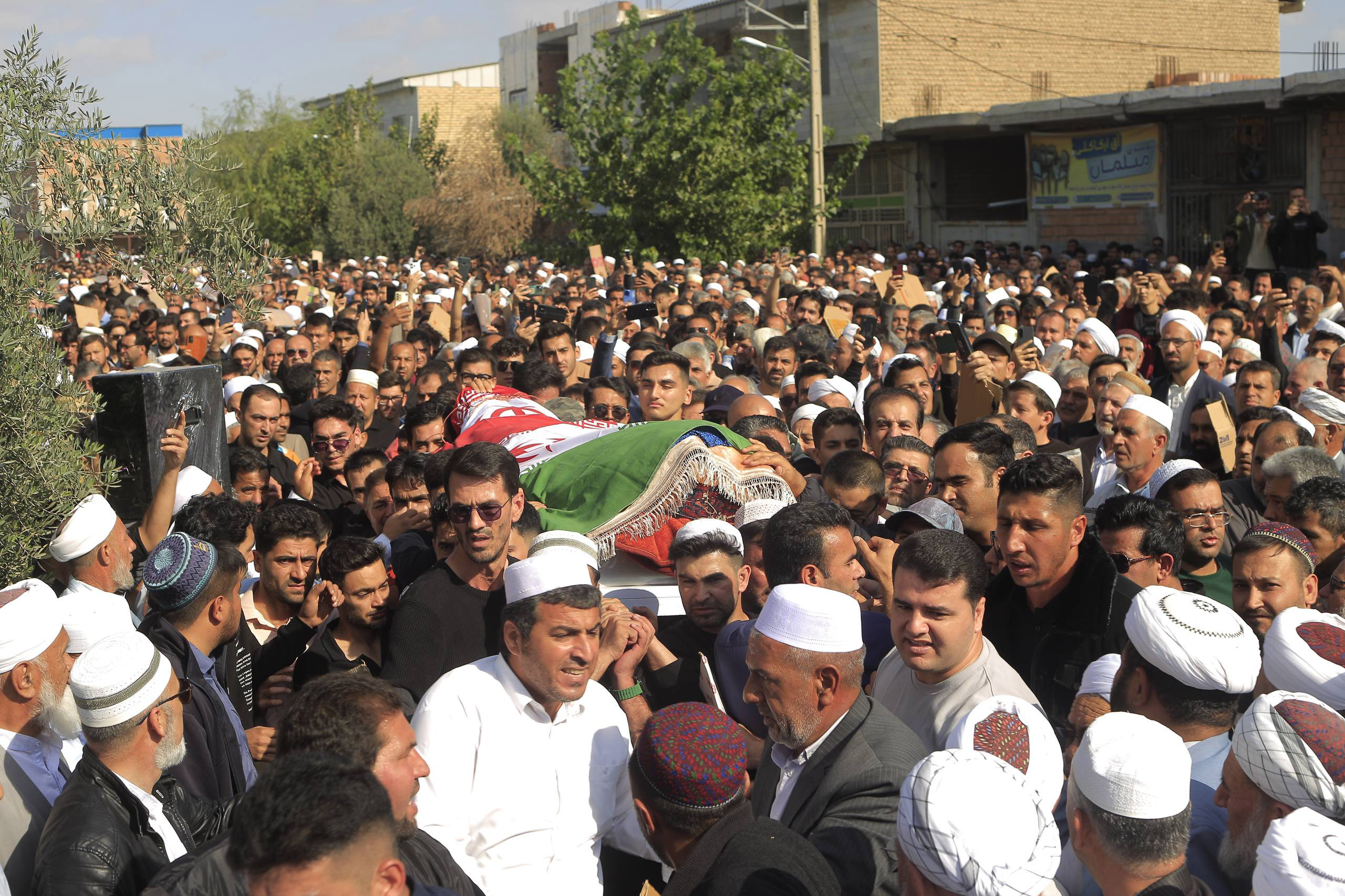 بدرقه باشکوه پسر صحرا به سوی خانه ابدی؛ صابر در زادگاهش آرام گرفت