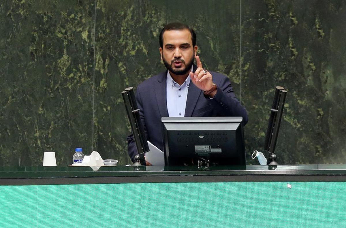 گفتیم به معیشت بازنشستگان توجه کنید، نه اینکه ۳۰ بازنشسته متمول را دوباره مدیر کنید