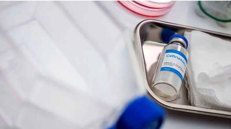 هشدار درباره مصرف نادرست آنتی‌بیوتیک‌ها/ سفازولین فقط برای عفونت‌های جراحی است نه سرماخوردگی