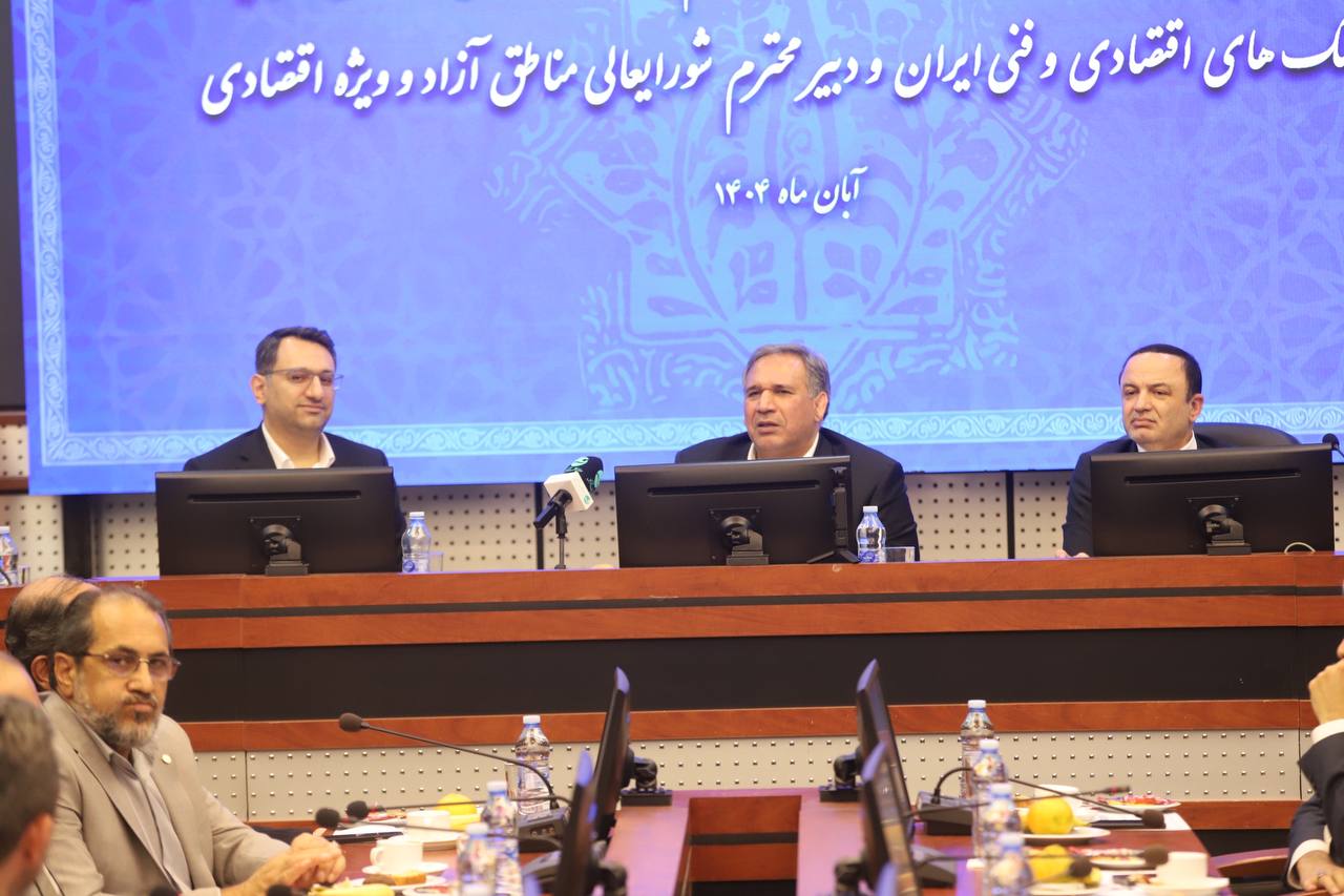 

بررسی راهکارهای اصلاح قانون مناطق آزاد در نشست هم‌اندیشی فعالان اقتصادی کیش با اعضای کمیسیون اقتصادی مجلس؛