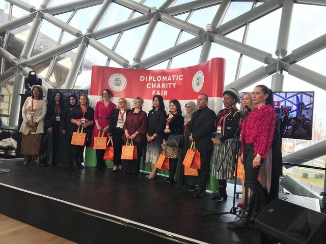 حضور فعال ایران در چهاردهمین بازارچه خیریه انجمن همسران دیپلماتیک مجارستان