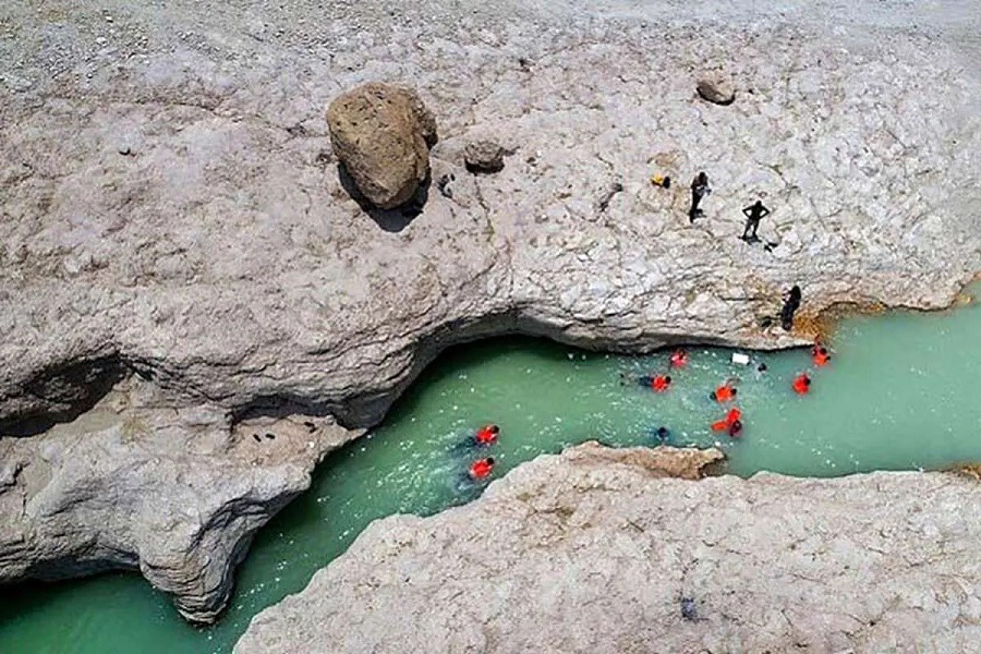 راهنمای کامل سفر به تنگه بوچیر؛ تماشای رنگ‌های جادویی در دل کویر سبز هرمزگان