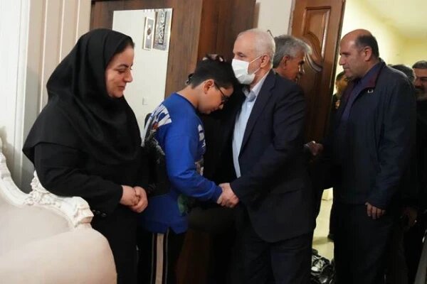 فرزندان شهدا، فرزندان همه ملت ایران‌ هستند