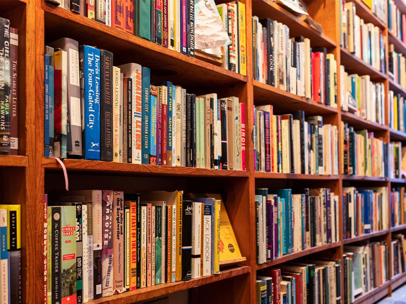 سایه تورم و گرانی بر سبد فرهنگی خانواده ها/ کتاب در محاصره بی‌توجهی