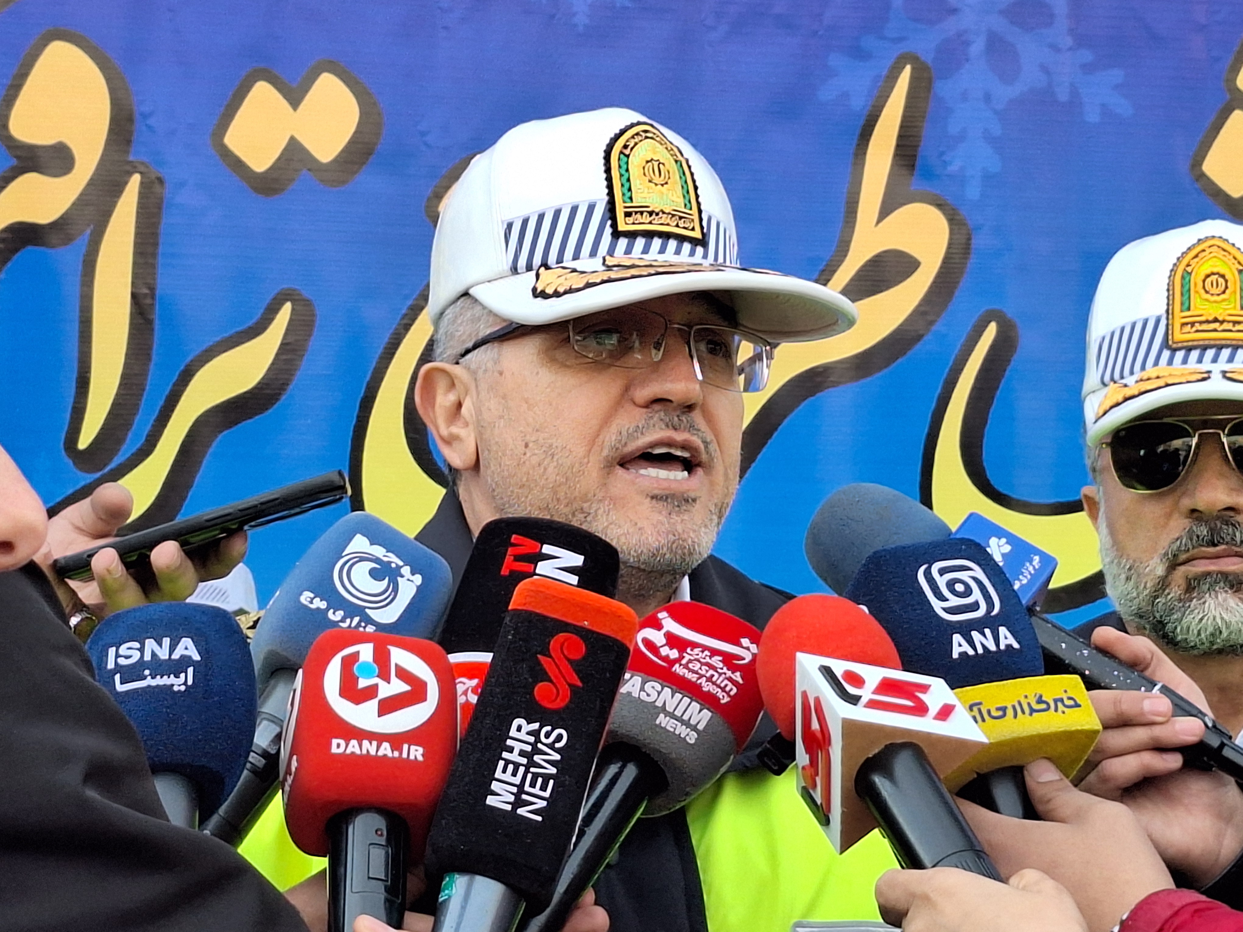 خودروهای فاقد زنجیر چرخ در محورهای برف‌گیر اجازه تردد ندارند