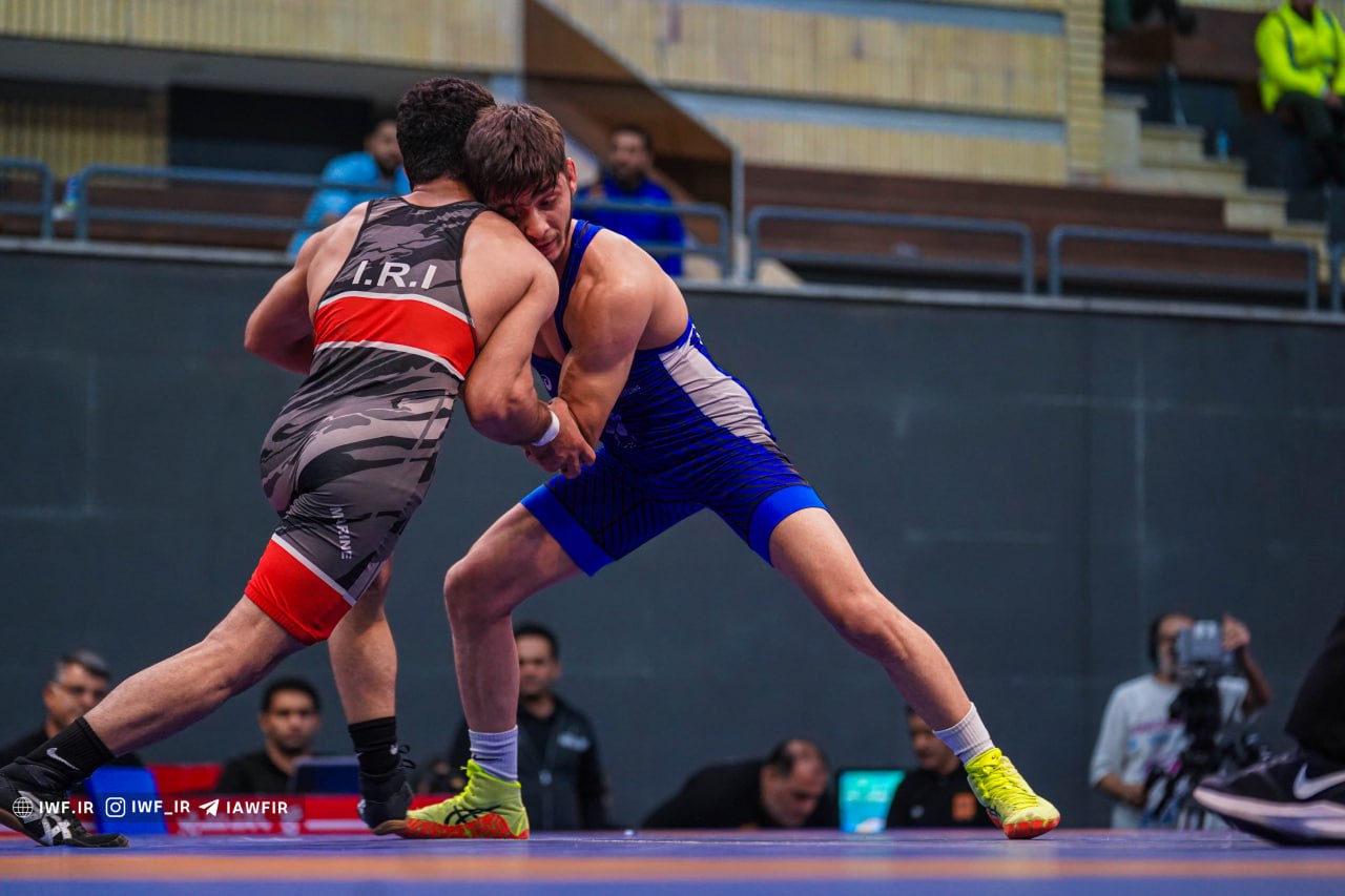 لیگ برتر کشتی آزاد| کاپ سوم مشترک به تیم های دانشگاه آزاد و رعد پدافند ارتش اهدا می شود