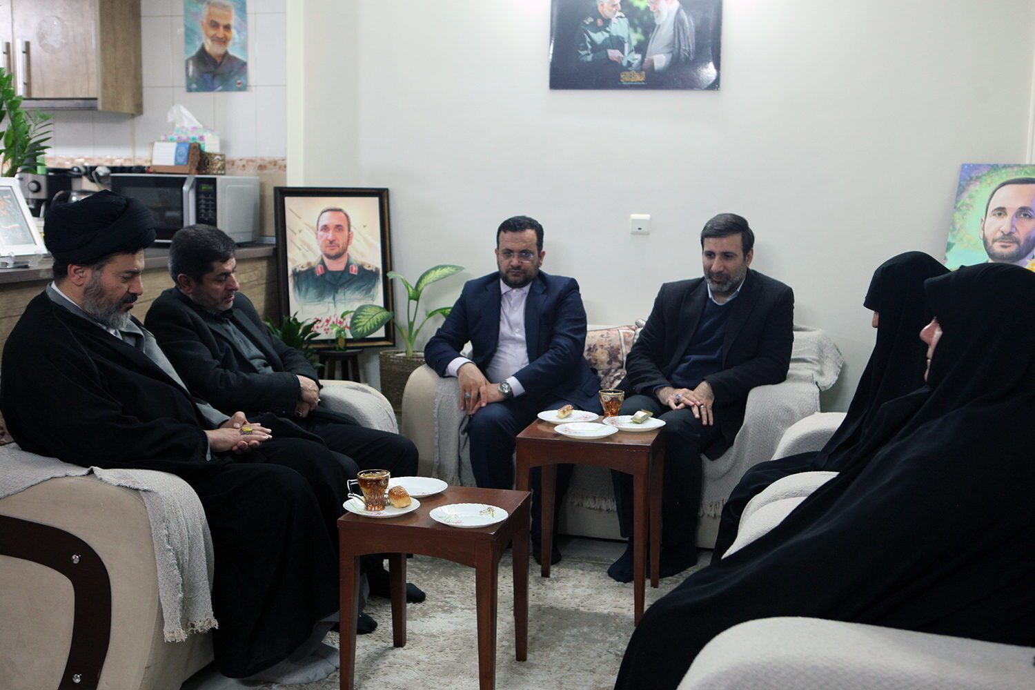 دیدار سخنگوی شورای نگهبان با خانواده سردار شهید «جواد پوررجبی» که خانوادگی ناظر انتخابات بودند