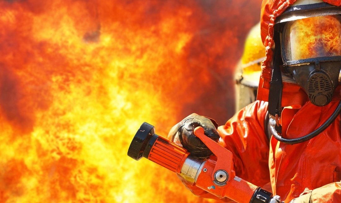 آتش‌سوزی در ساختمان اداری-تجاری خیابان یوسف‌آباد مهار شد