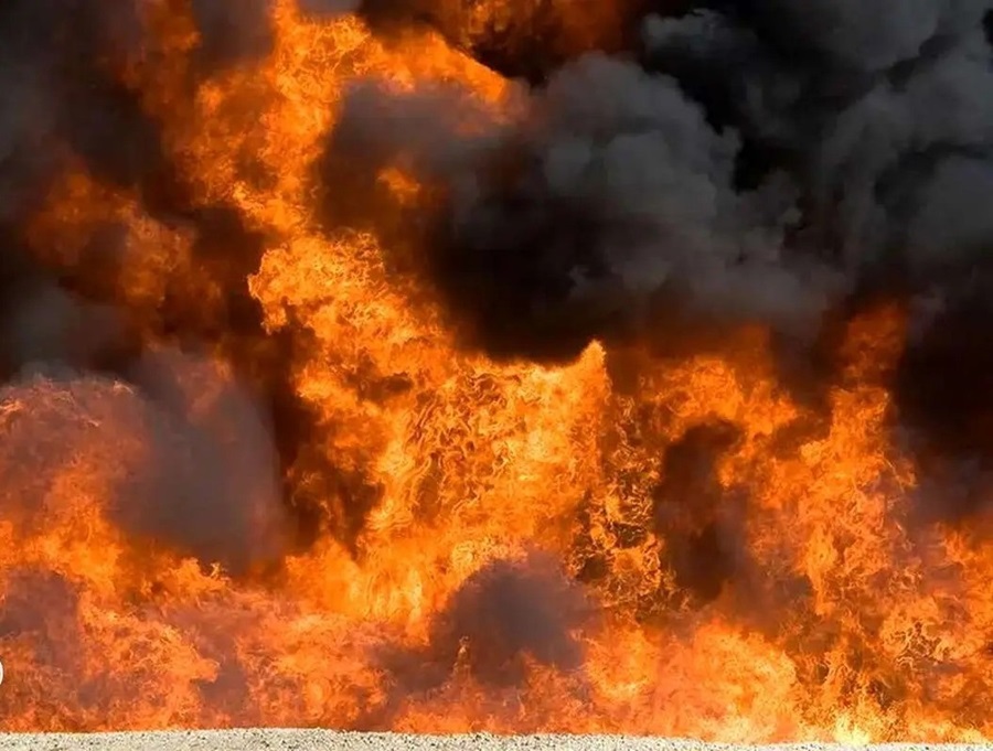 حریق انبار لوازم الکترونیکی در لاله‌زار تهران