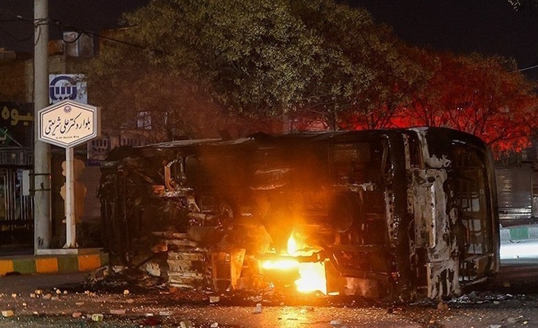 از مصرف گل و مشروب تا آتش زدن سطل و لاستیک+ فیلم