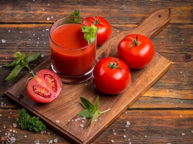 چگونه در 1 دقیقه پوست گوجه را بکنیم؟/ معجزه گوجه فرنگی را دست کم نگیرید