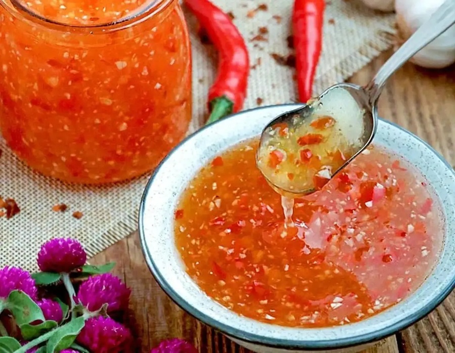 طرز تهیه مرحله به مرحله سس تند و شیرین تایلندی