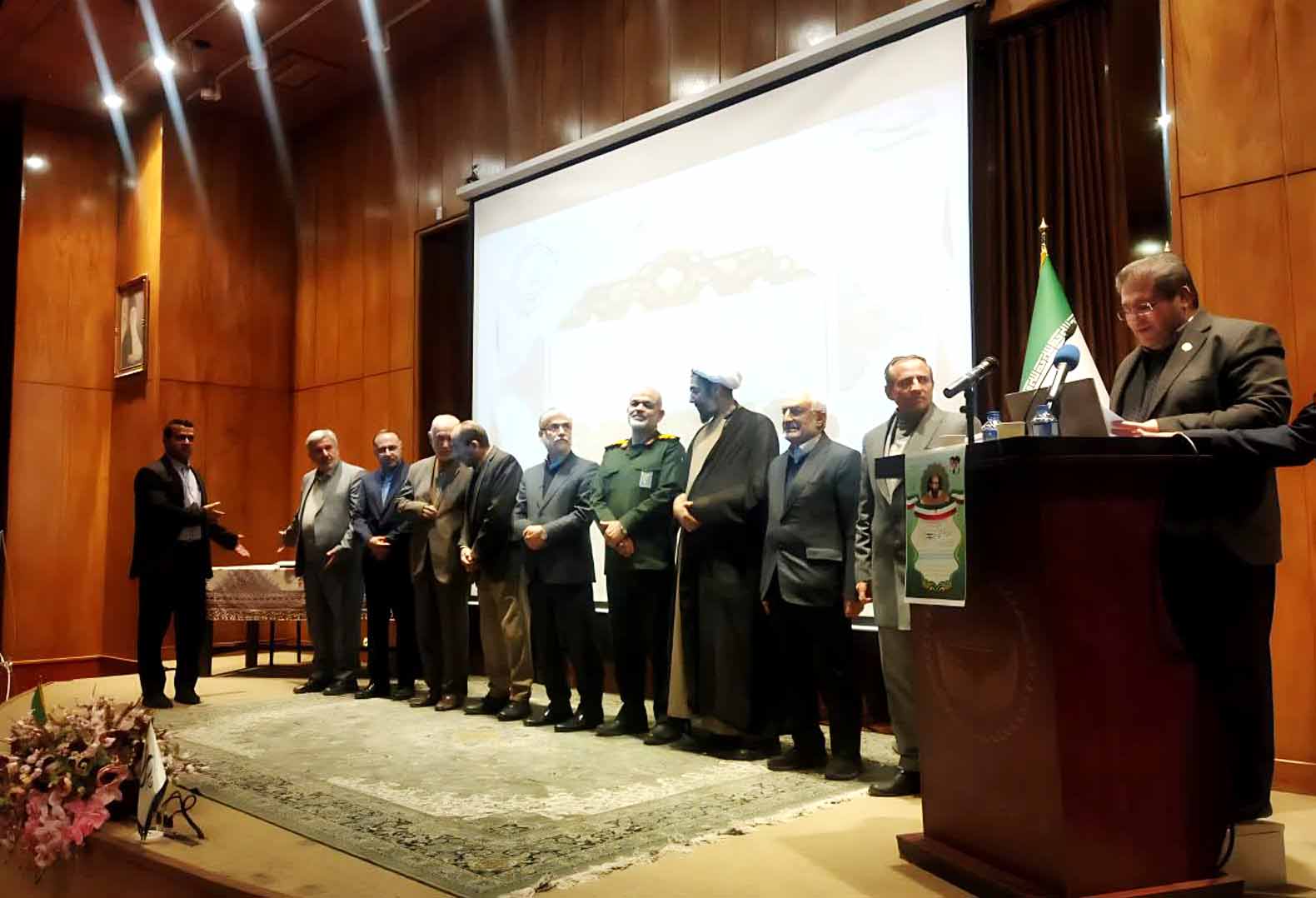 گردهمایی نخبگان در برابر تهدیدهای نوین/ پیوند علم، اقتدار و مقاومت اساتید بسیجی