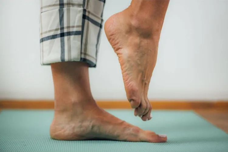 ایستادن روی یک پا؛ معجزه‌ای ساده برای حفظ تعادل و افزایش طول عمر