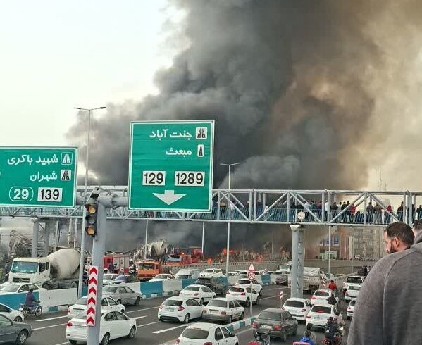 آتش‌سوزی گسترده در بازارچه جنت آباد/ آتشنشانان مشغول عملیات/ اعزام ۵ آمبولانس به محل حادثه