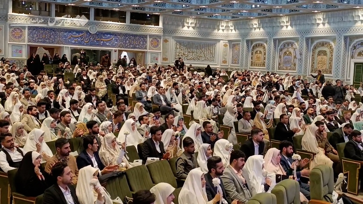 جشن ازدواج ۳۱۳ زوج بسیجی در جوار حرم مطهر رضوی