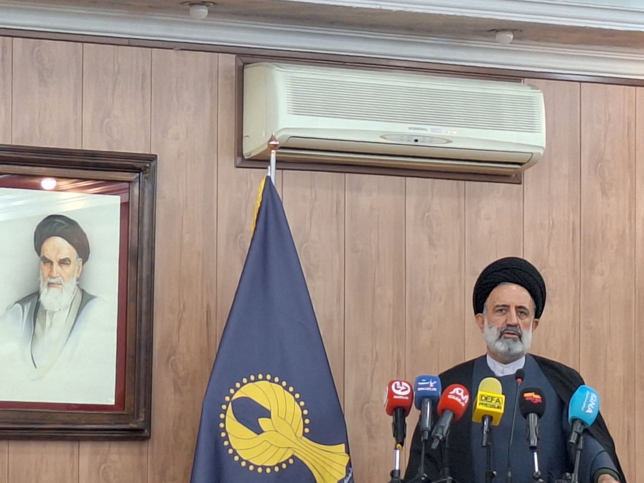 شهدا رفتند تا ما در انتخاب‌هایمان دچار اشتباه نشویم/ ارزش عمر انسان به انتخاب‌های لحظه‌ای اوس