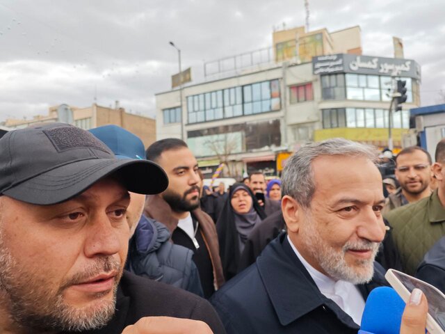 حضور مردم، عامل تقویت‌کننده ایران پشت میز مذاکره است/ با تکیه بر مردم در عرصه دیپلماسی حاضر می‌شویم