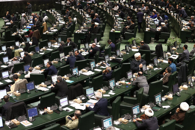 وزیر نفت به سوالات نمایندگان پاسخ می‌دهد