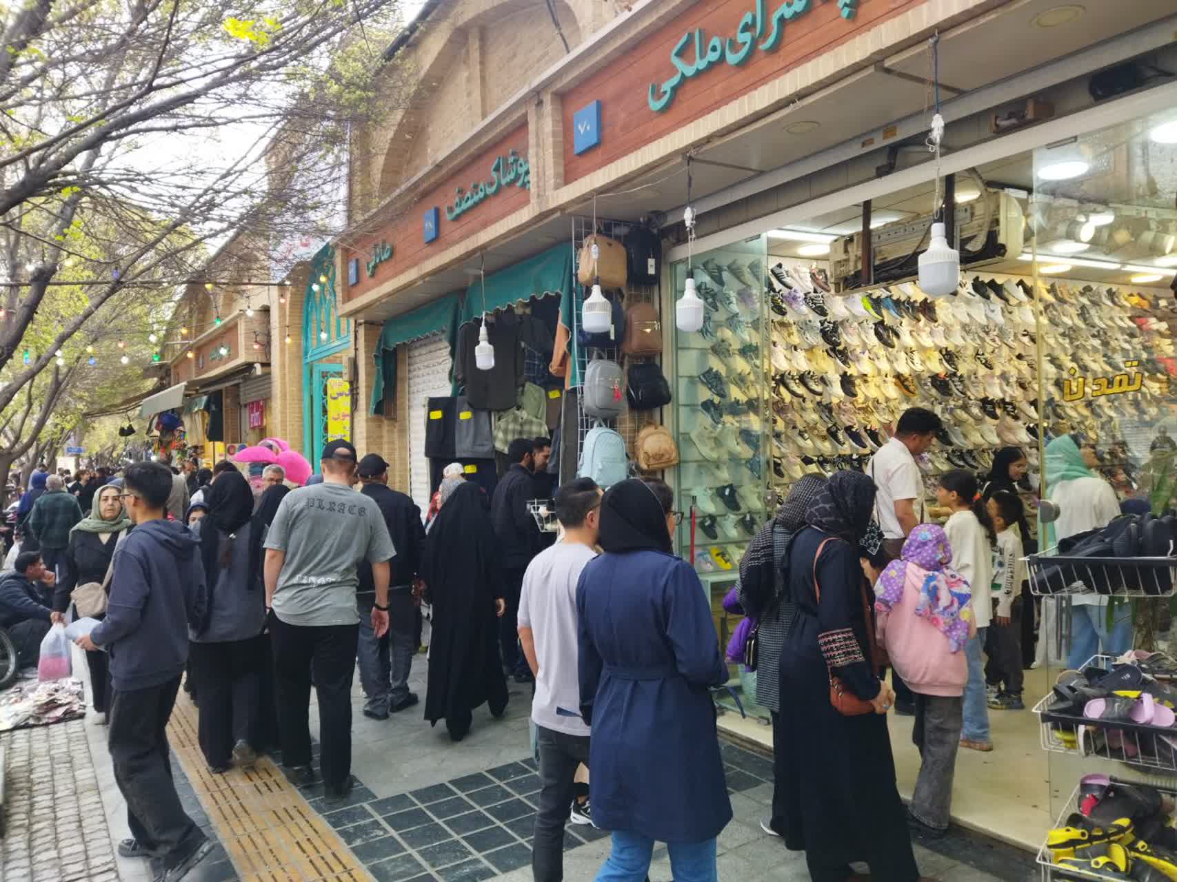 تهران در آستانه بهار؛ زندگی و امید در سایه آرامش و اعتماد به سربازان وطن