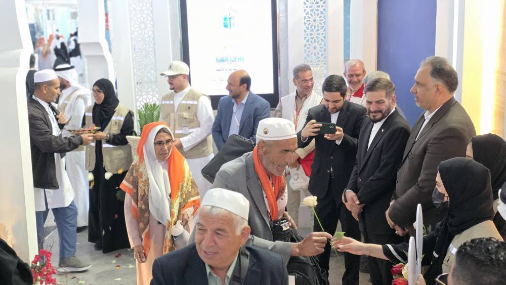 فیلم استقبال از نخستین کاروان حجاج ایران اسلامی در فرودگاه مدینه النبی (ص)