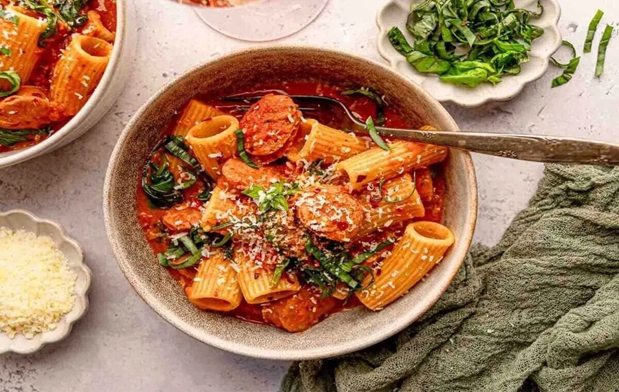 طرز تهیه پاستا اسفناج فوری و رژیمی؛ ۳ روش ساده و خوشمزه