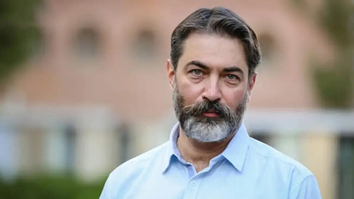 پارسا پیروزفر با «سرخ و سیاه» به شبکه خانگی می‌آید؛ تدارک نسخه سینمایی