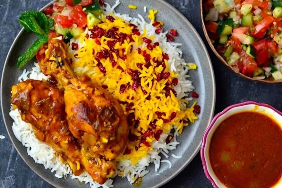 مرغ سس‌پز مجلسی؛ طرز تهیه یک غذای خاص و خوشمزه با مرغ و رب گوجه فرنگی
