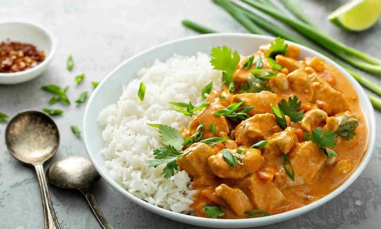 فوت‌وفن‌های پخت مرغ دوغی نرم و آبدار با کره و زعفران غلیظ