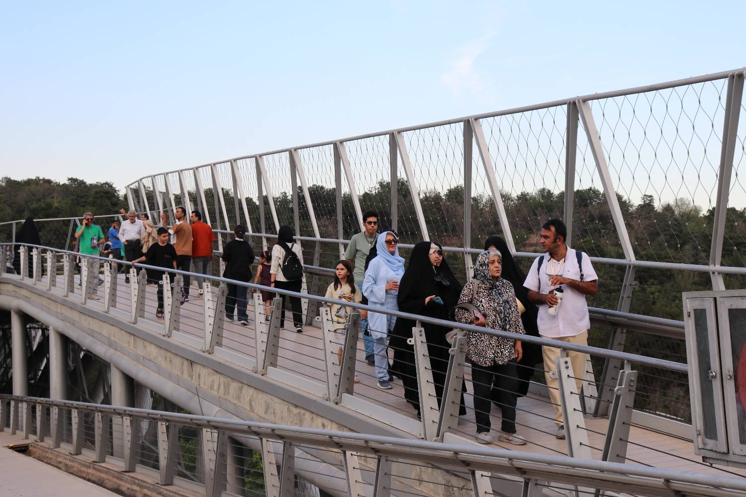 خانواده‌های آسیب‌دیده جنگ رمضان، مهمان پل طبیعت 