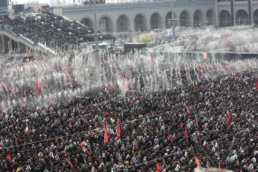 مراسم وداع با رهبر شهید انقلاب در مصلی تهران