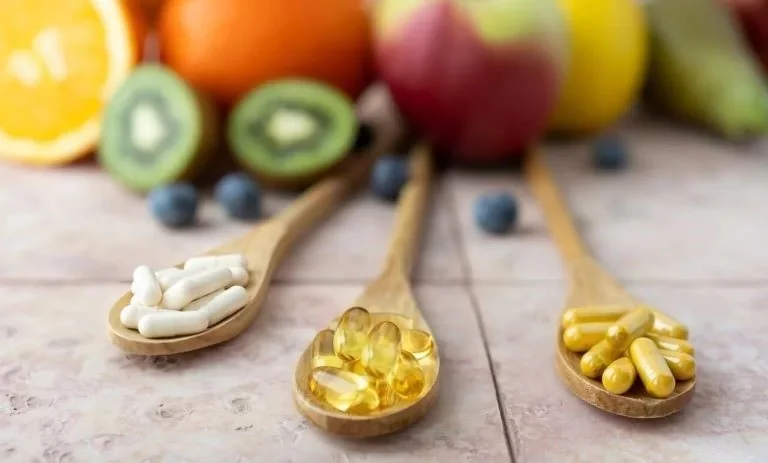 چهار گنجینه مغزی؛ کدام ویتامین‌ها به جنگ استرس و اضطراب می‌روند؟