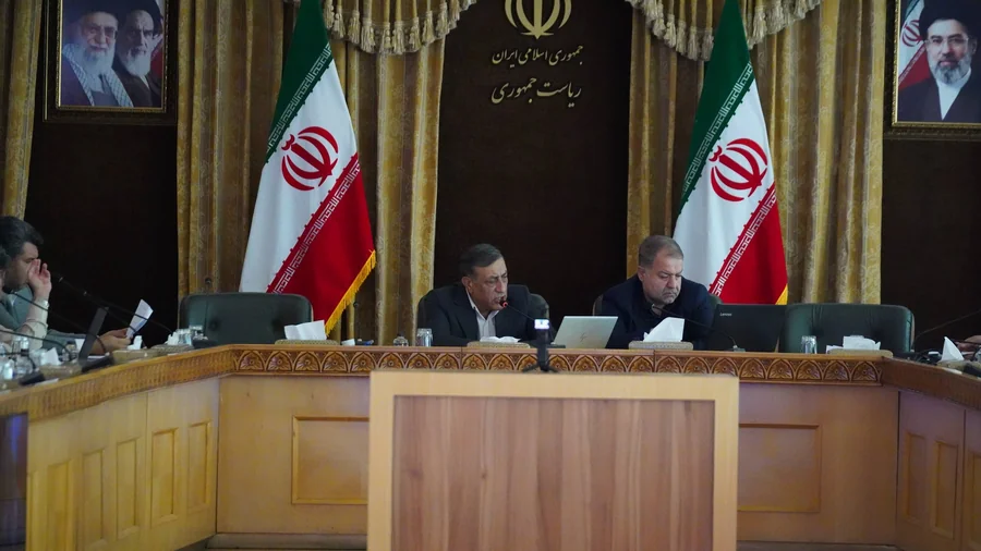 کاهش هزینه‌های دولت در شرایط فعلی، گامی در جهت مدیریت بهینه منابع است/ پروژه بیمارستان میناب به‌صورت ویژه پیگیری می‌شود
