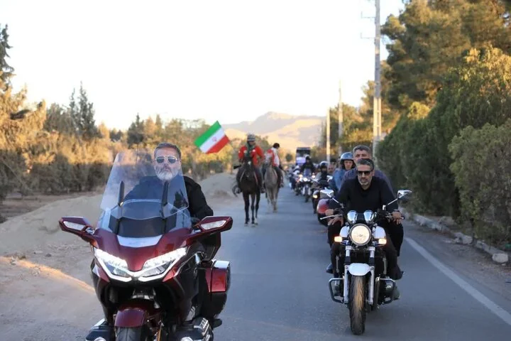 رژه بزرگ موتوری نیروی زمینی سپاه در مسیر تهران به روستای دهسد؛ گرامیداشت یاد و خاطره سپهبد شهید محمد پاکپور