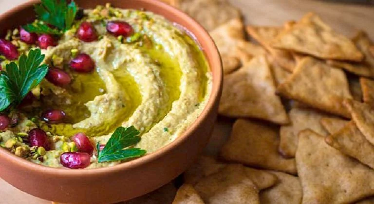 طرز تهیه حمص پسته؛ دیپ متفاوت و خوشمزه برای دورهمی‌ها