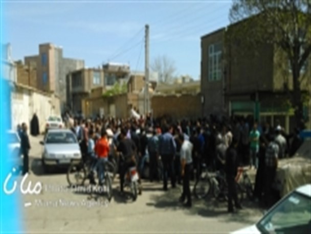 تجمع کارگران کارخانه فولاد میانه مقابل دفتر یکی از نمایندگان مجلس+تصاویر