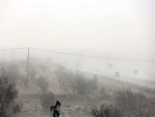 تندباد و گرد و خاک شهرستان نیر را فرا گرفت
