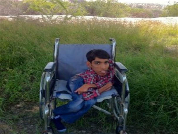 معلول کسی است که عاجز از خلق لحظه هاست