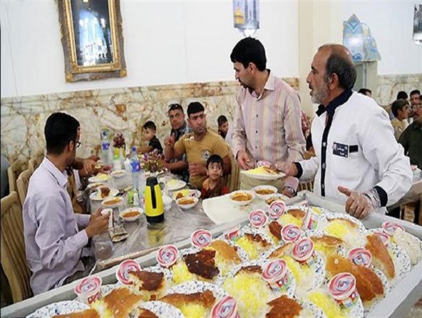 60 هزار غذای تبرکی حرم مطهر برای مسافران نوروزی