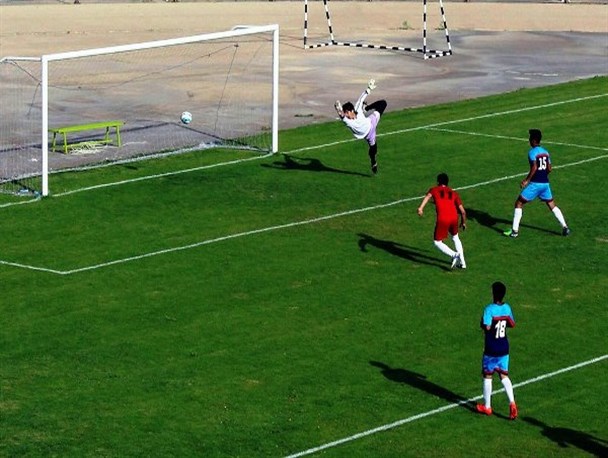 برتری تیم فوتبال جوانان قشقایی مقابل تیم منتخب جوانان دانش آموز کشور